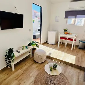 Jimena Malaga En El Centro De Apartamento Nerja